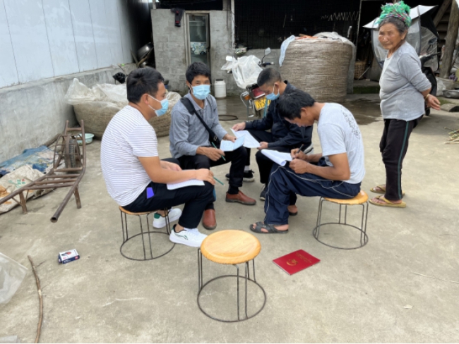 盈江縣人民檢察院駐村工作隊(duì)與村兩委開(kāi)展防止返貧動(dòng)態(tài)監(jiān)測(cè)幫扶集中排查工作